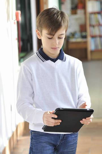 Maglione Pullover bambino collo V – IT092 – Vesti