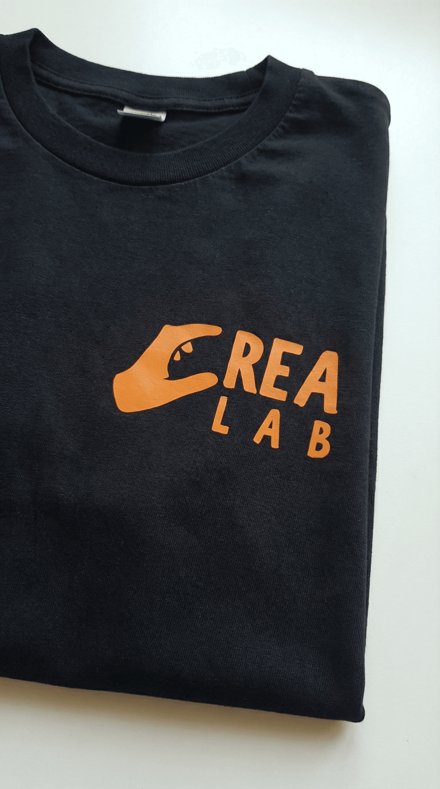 CREA LAB – T-shirt personalizzata nera con logo arancione